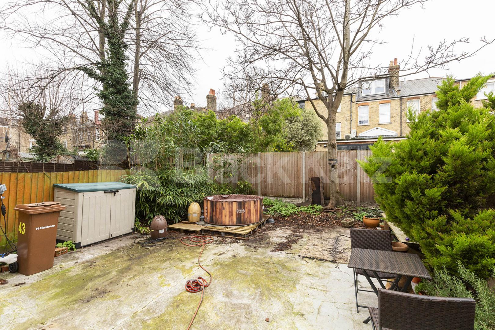 4 bedroom house split over 3 floors with 2 receptions, garden and 2 bathrooms Forburg Road, Stoke Newinton